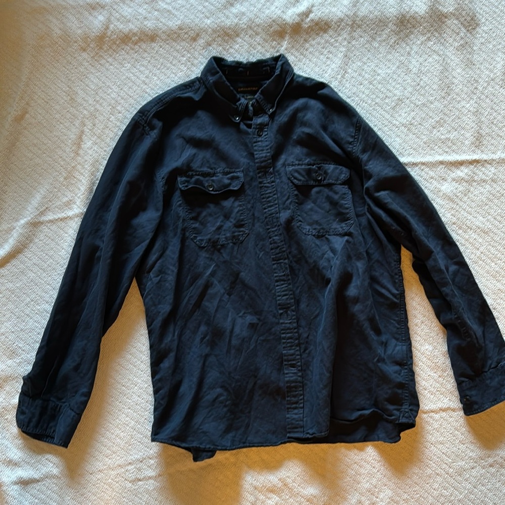 Banana Republic dress shirt with double breasted pockets.